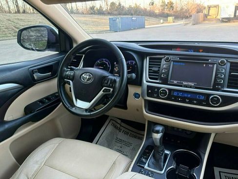 Used 2018 Toyota Highlander XLE image 26