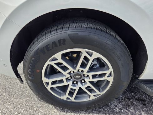 Used 2025 Ford Expedition Active RWD image 20