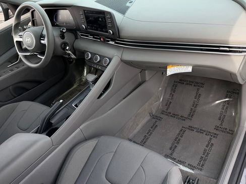 Certified 2025 Hyundai Elantra SE w/ Cargo Package image 25