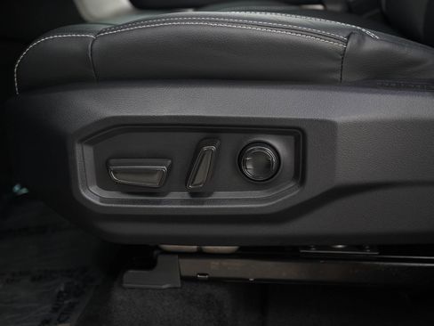Used 2026 Toyota Tundra Limited AWD/4WD image 25