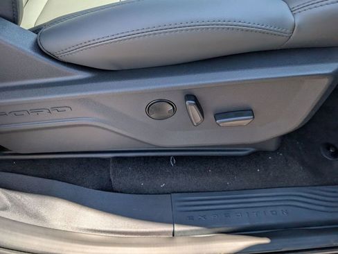 New 2026 Ford Expedition Active image 57