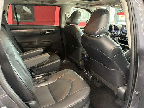 Used 2024 Toyota Highlander Limited AWD/4WD image 24