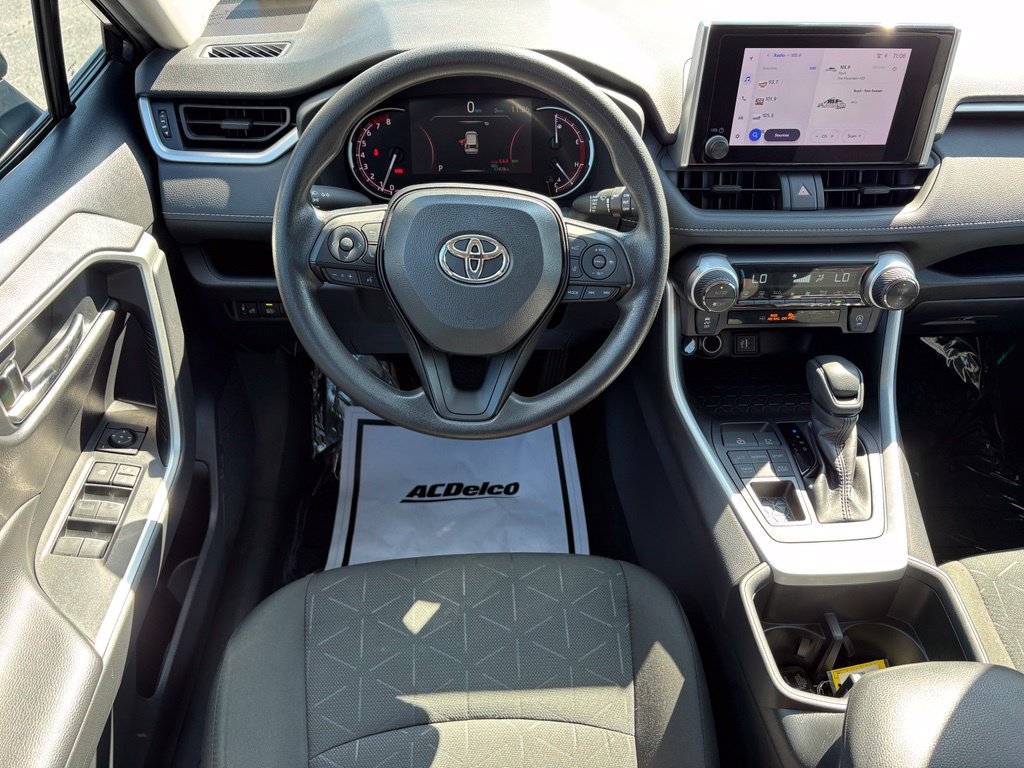 Used 2024 Toyota RAV4 XLE AWD/4WD image 18