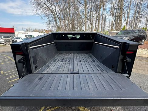 Used 2024 Tesla Cybertruck AWD Crew Cab image 22
