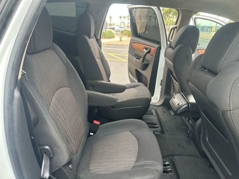 Used 2017 Chevrolet Traverse LT w/ Traveler's Package image 19