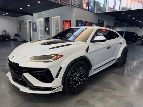 Used 2024 Lamborghini Urus Performante AWD/4WD image 1