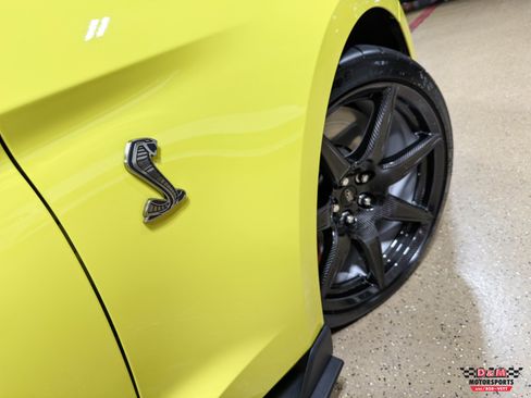 Used 2021 Ford Mustang Shelby GT500 w/ Carbon Fiber Track Pack RWD image 49