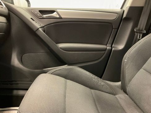 Used 2011 Volkswagen Golf 4-Door FWD image 17