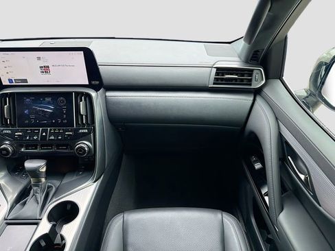 Used 2023 Lexus LX 600 F Sport w/ Accessory Package (A2) AWD/4WD image 19