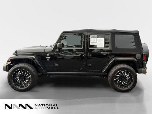 Used 2017 Jeep Wrangler Unlimited Sahara AWD/4WD image 2