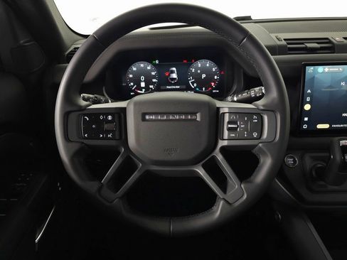 Used 2025 Land Rover Defender 110 X-Dynamic SE image 21