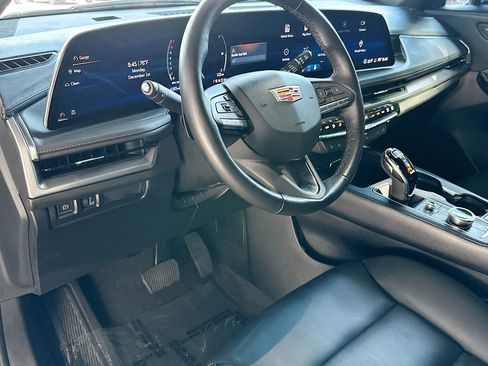 Used 2025 Cadillac XT4 Premium Luxury image 9
