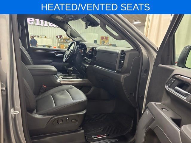 Used 2025 Chevrolet Silverado 1500 LTZ AWD/4WD image 17