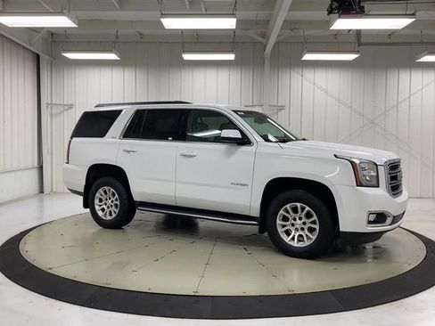 Used 2017 GMC Yukon SLT AWD/4WD image 2