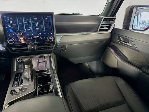 Used 2024 Lexus GX 550 w/ Accessory Package (2T) AWD/4WD image 25