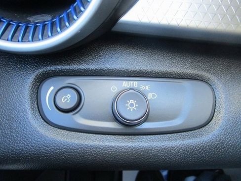 Certified 2025 Chevrolet Trax LS image 10