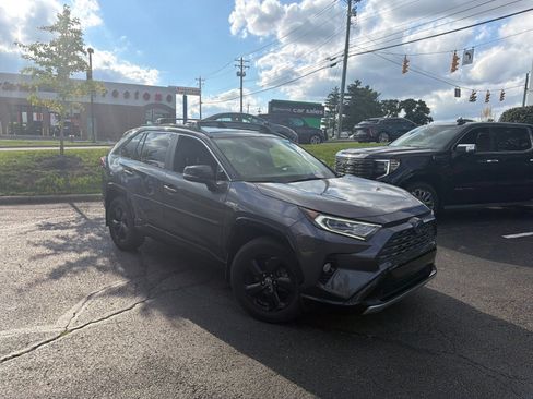 Used 2020 Toyota RAV4 XSE w/ XSE Grade Weather Package AWD/4WD image 18