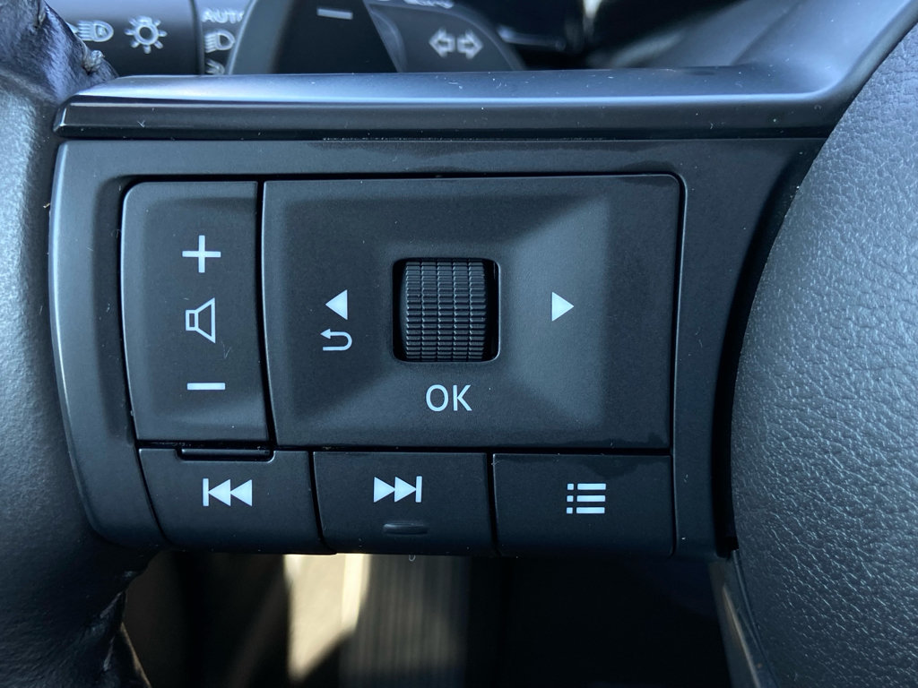 Used 2024 Nissan Pathfinder SV AWD/4WD image 24