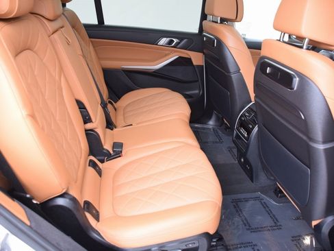 Used 2023 BMW X7 xDrive40i w/ Parking Assistance Package image 18