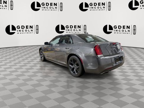 Used 2021 Chrysler 300 Touring L image 6
