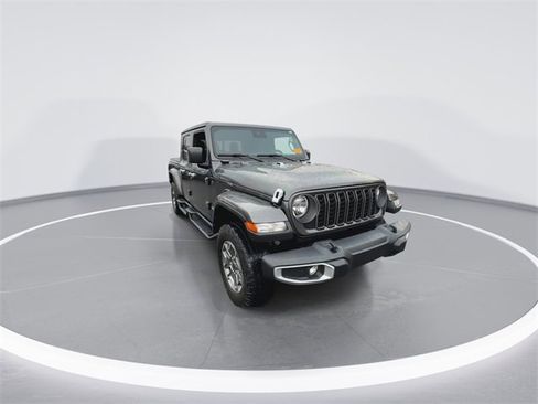 Used 2024 Jeep Gladiator Sport image 3