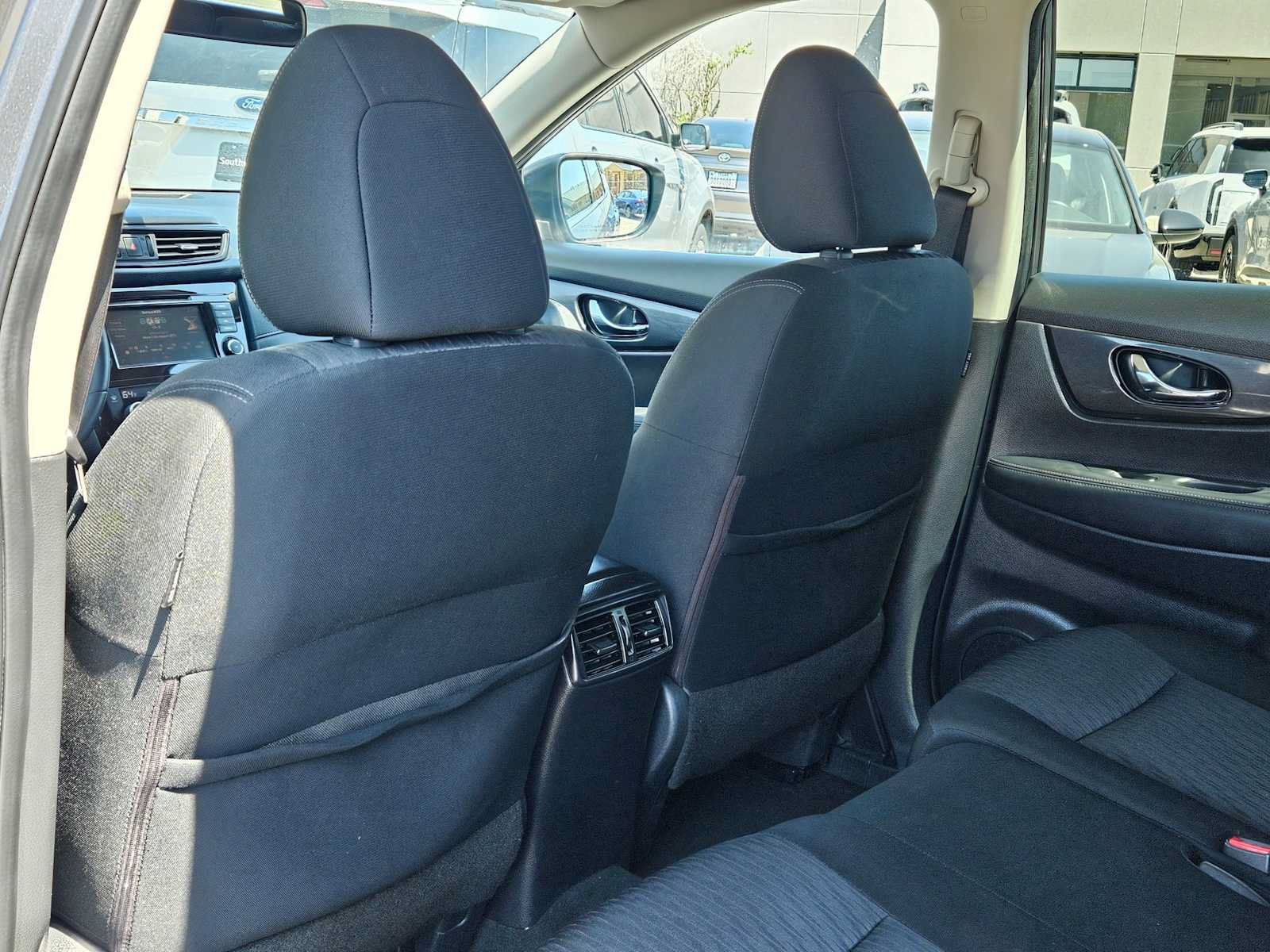 Used 2018 Nissan Rogue SV FWD image 17