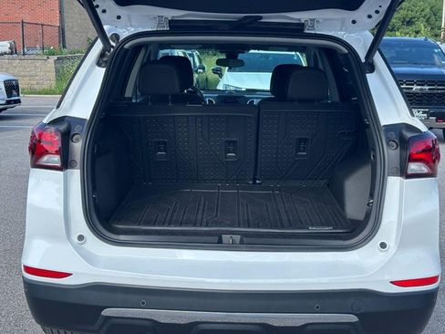 Used 2023 Chevrolet Equinox LT FWD image 9