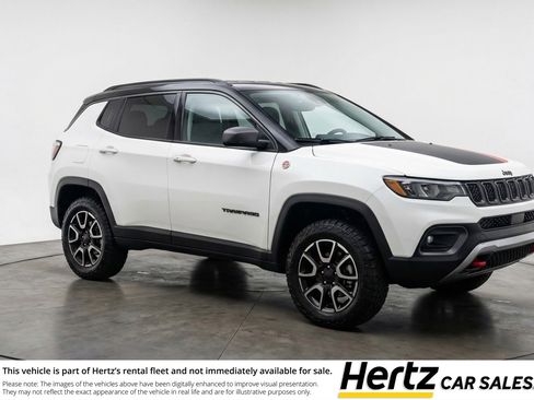 Used 2025 Jeep Compass Trailhawk image 1