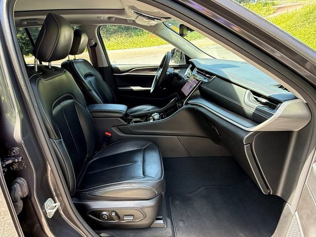 Used 2023 Jeep Grand Cherokee Limited AWD/4WD image 21