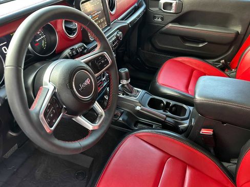 Used 2023 Jeep Wrangler Unlimited Rubicon 4xe image 4