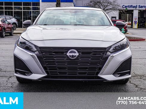 Used 2024 Nissan Altima 2.5 SV image 11