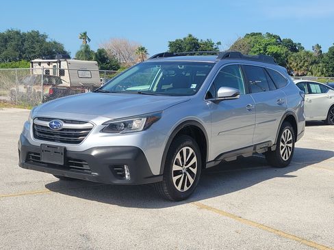 Used 2021 Subaru Outback Premium AWD/4WD image 2