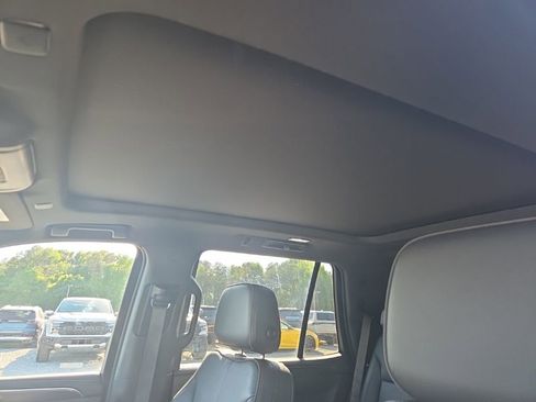 Used 2022 Chevrolet Tahoe RST w/ Luxury Package AWD/4WD image 4