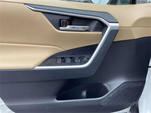 Certified 2025 Toyota RAV4 XLE w/ Convenience Package image 18