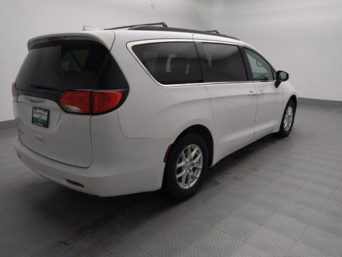 Used 2020 Chrysler Voyager Lxi image 9