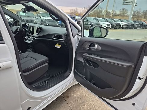 New 2026 Chrysler Pacifica Select w/ S Appearance Package image 72