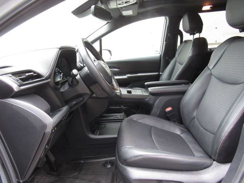 Certified 2024 Toyota Sienna XLE Woodland Edition AWD/4WD image 11