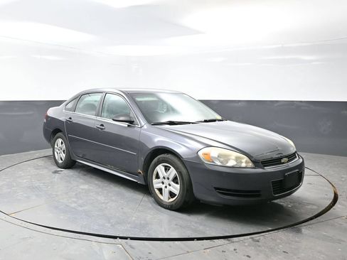 Used 2010 Chevrolet Impala LS FWD image 3