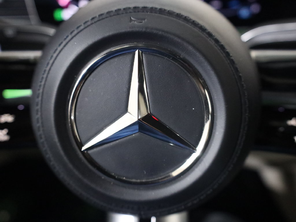 Used 2025 Mercedes-Benz GLS 450 4MATIC w/ AMG Line Exterior image 27