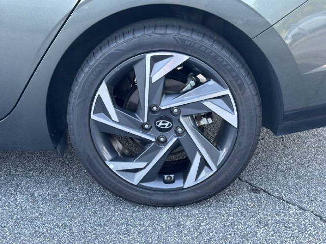 Certified 2024 Hyundai Elantra Limited FWD image 23