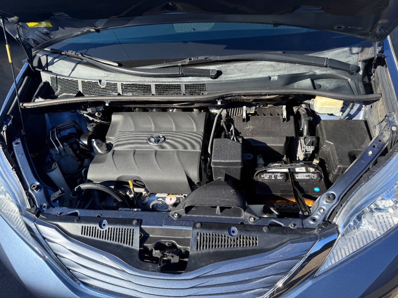Used 2015 Toyota Sienna LE FWD image 37