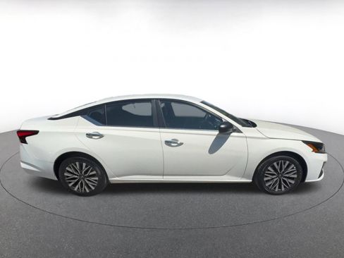Used 2025 Nissan Altima 2.5 SV FWD image 16