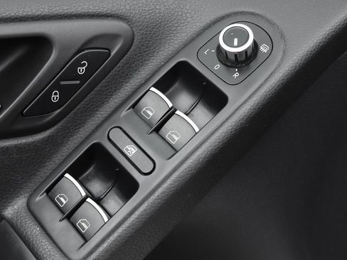 Used 2010 Volkswagen GTI 4-Door image 14