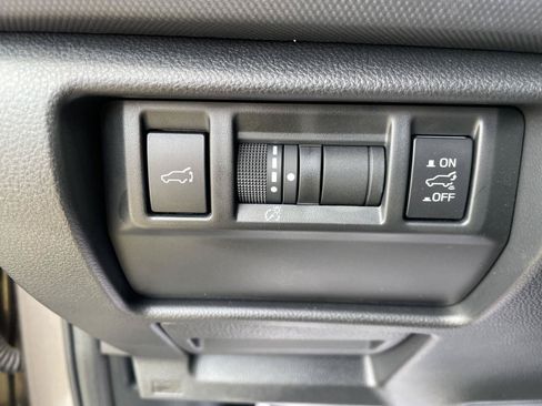Used 2025 Subaru Forester Premium AWD/4WD image 13