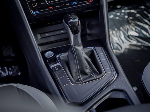 New 2026 Volkswagen Taos SE image 28