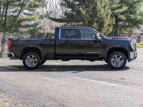 New 2026 GMC Sierra 2500 SLE w/ SLE Value Package; AWD/4WD image 8