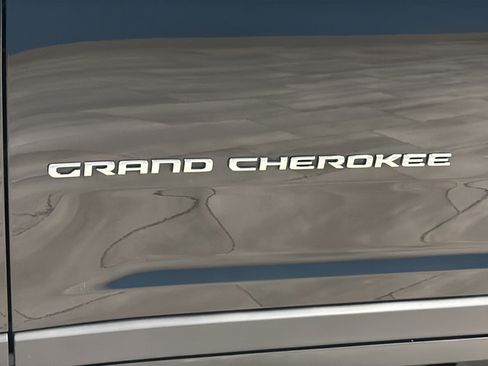 Used 2023 Jeep Grand Cherokee L Limited AWD/4WD image 40