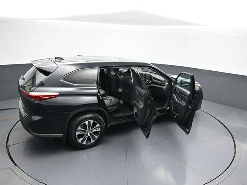 Certified 2020 Toyota Highlander XLE image 46
