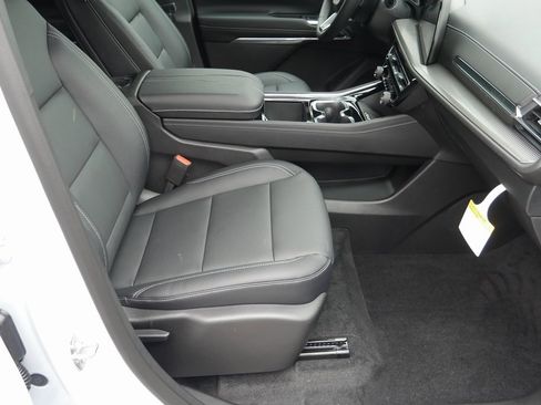 New 2026 Chevrolet Traverse LT w/ LPO, Floor Liner Package image 20