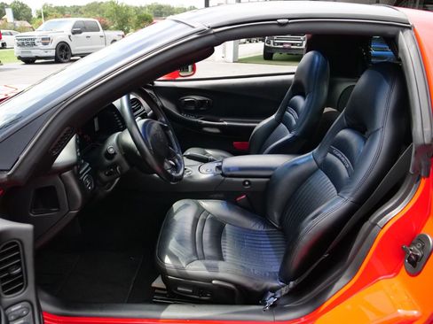 Used 2002 Chevrolet Corvette Coupe w/ Preferred Equipment Group2 RWD image 24